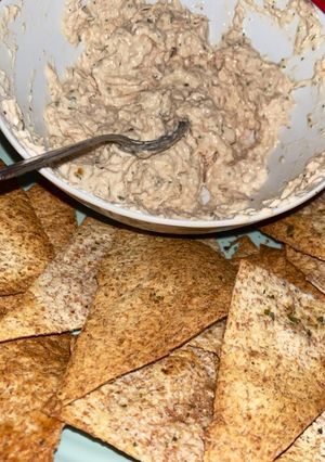 Una foto de Nachos con atún (alto en proteínas)