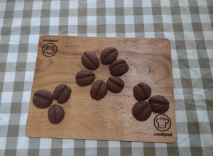Una foto de Galletas de chocolate súper fáciles 😋