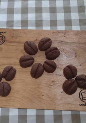 Una foto de Galletas de chocolate súper fáciles 😋