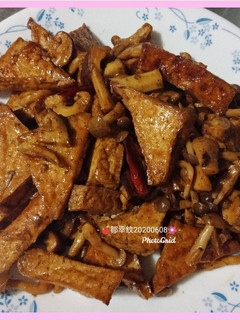 雙菇香椿醬油豆腐-五辛素 的食譜成品照片