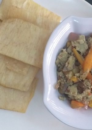 A picture of Fried yam and egg sauce.
