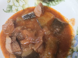 Pavo guisado con berenjenas al estilo sefardí