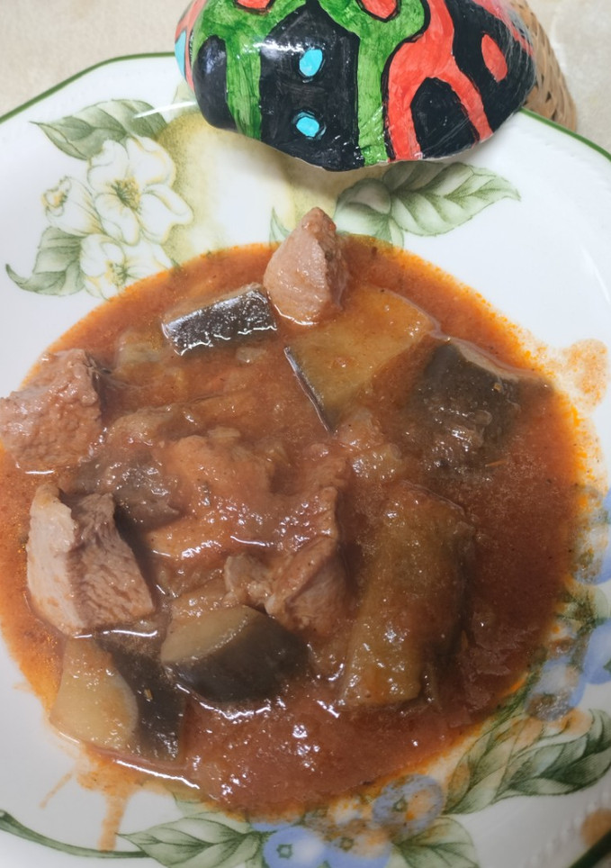 Una foto de Pavo guisado con berenjenas al estilo sefardí