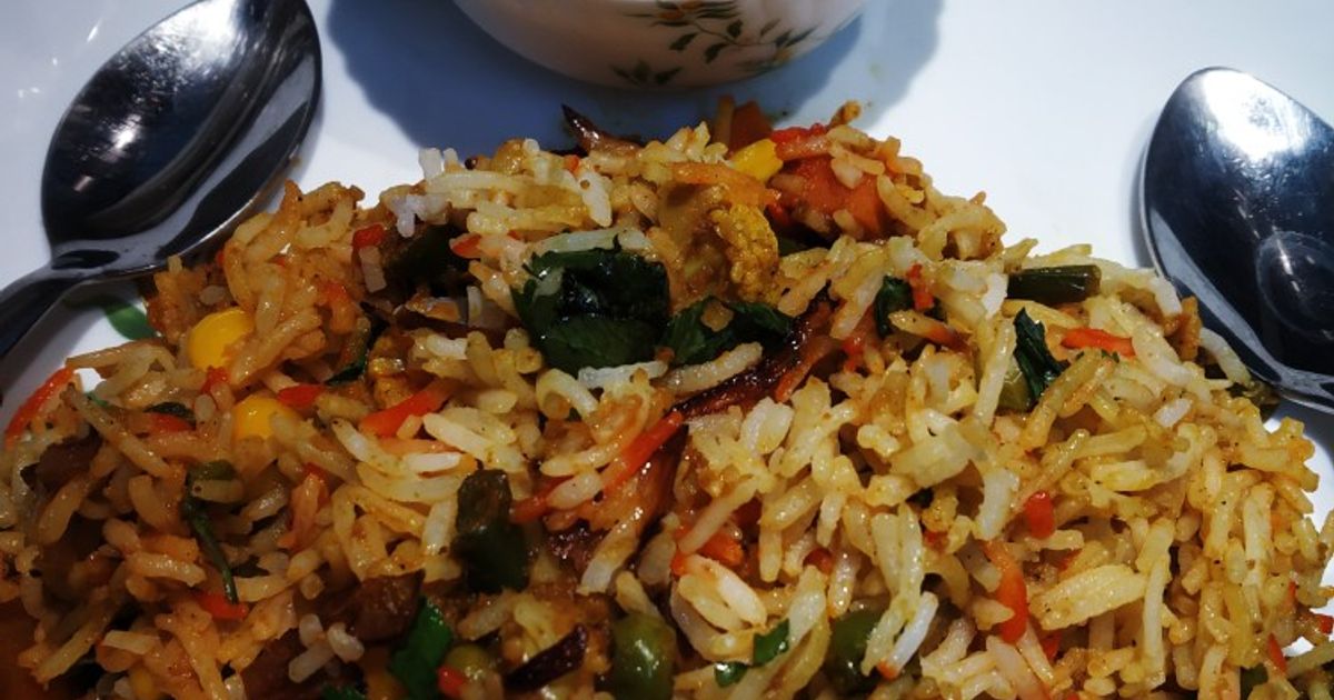 Dum Raita Vegetable Dum Biryani With Onion,Tomato And Cucumber Raita Recipe by ...
