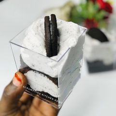 A picture of Oreo pot desserts.
