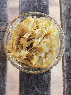 Una foto de Mermelada de cebolla o cebolla caramelizada