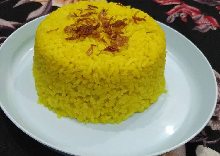 Bagaimana Menyiapkan Nasi kuning Anti Gagal