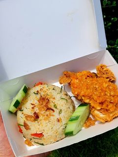 Foto resep Nasi Daun Jeruk Ayam Geprek