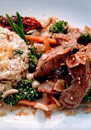 Una foto de Risotto Trigo Mote & beef "Chilean Way" (viñamarina style)