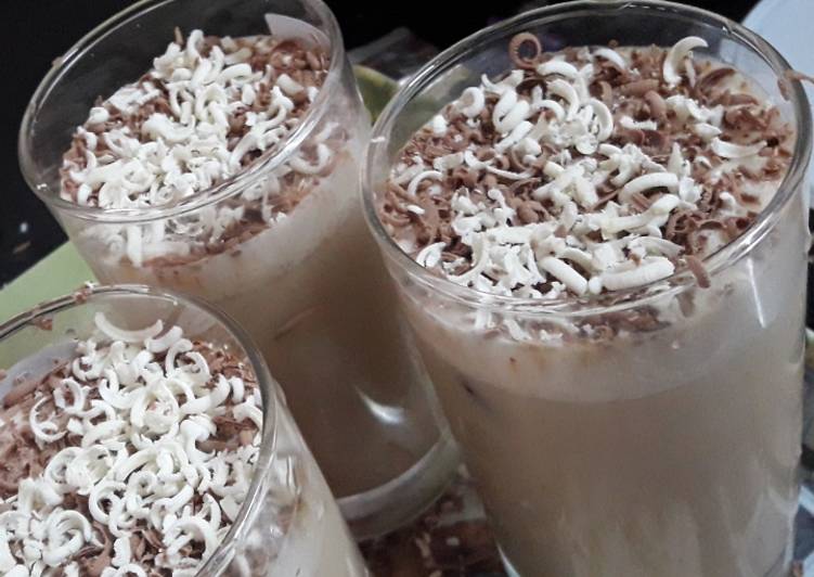 Recipe of Homemade Yummy hot Chocolate shake😋😋😋