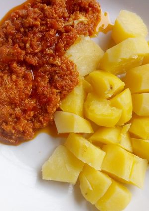 A picture of Boil potato & sauce.
