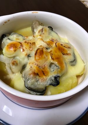 A picture of Cheese grilled oysters.