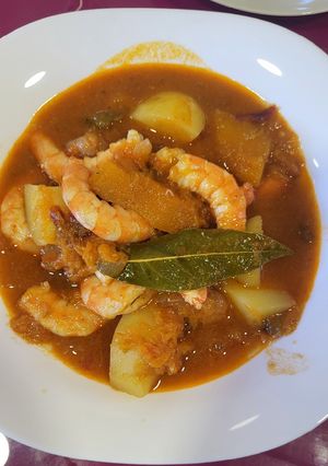 Una foto de Guisado de patatas con gambones
