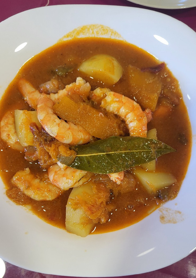 Una foto de Guisado de patatas con gambones