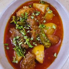 A picture of Aloo gosht.
