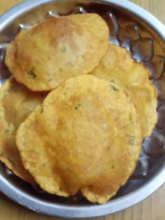 மசாலா பூரி (Masala poori recipe in tamil) செய்முறை முக்கிய புகைப்படம்