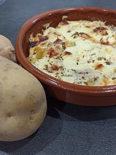 Una foto de Patatas al horno 🥔🧀🌡️(receta de reciclaje)