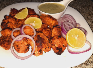 A picture of Tandoori Chicken Tikka without Tandoor.