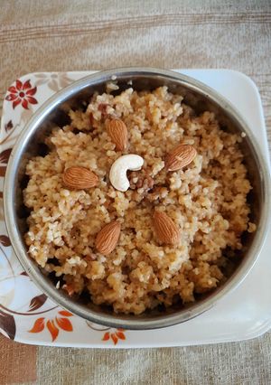 ઘઉં ના ફાડાની લાપસી (Wheat Fada Lapsi Recipe In Gujarati) રેસીપી મુખ્ય ફોટો