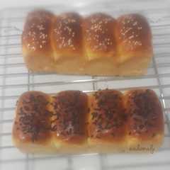 A picture of Roti Kentang (Potato Buns).