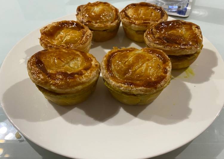 Recipe of Ultimate Chicken Curry Pies