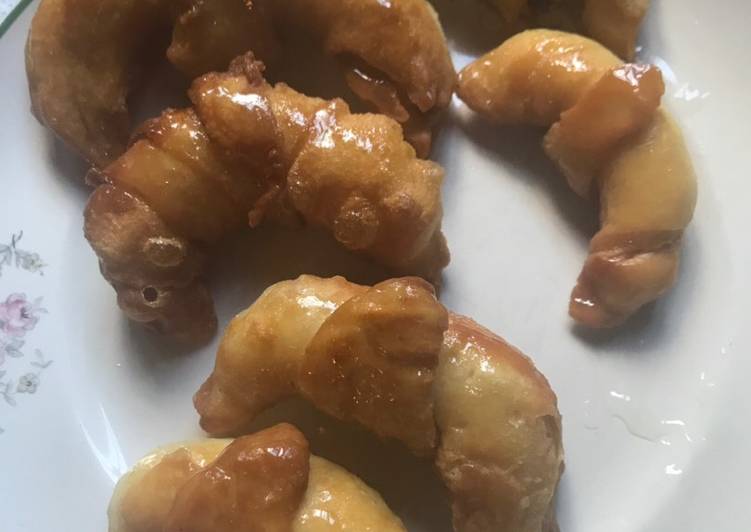 Masa de churrinches original chilena con forma de medialuna