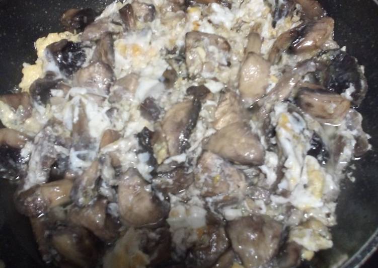 Revuelto de champis al ajillo