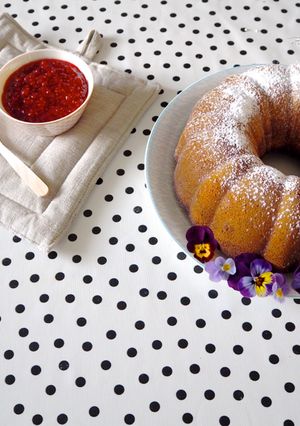 A picture of Strawberry cider pound cake.
