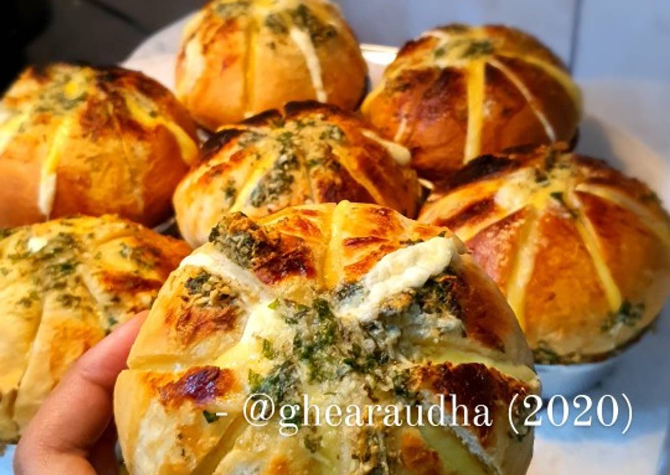 Korean Style Garlic Cheese Bread