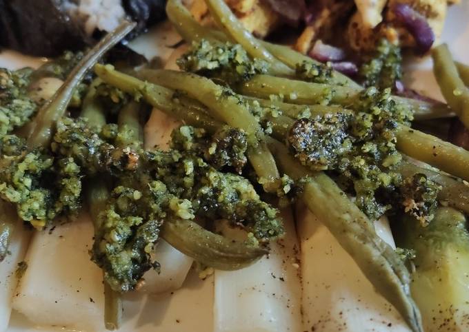 Papillote d'asperges et haricots verts au pesto de coriandre