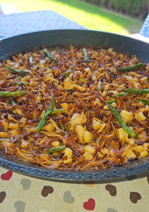 A picture of Fideuá with Cuttlefish and Asparagus.
