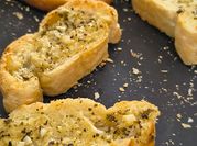 Una foto de pan baguette