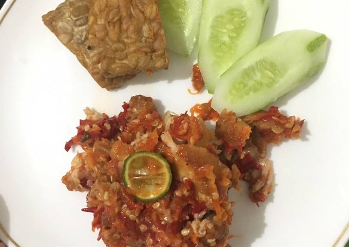 Langkah Mudah untuk Membuat Ayam geprek super pedess Anti Gagal