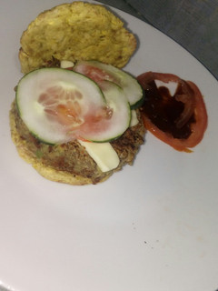 Una foto de Hamburguesa de pan de verde con carne de lenteja