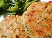 Una foto di hamburger di patate vegetale