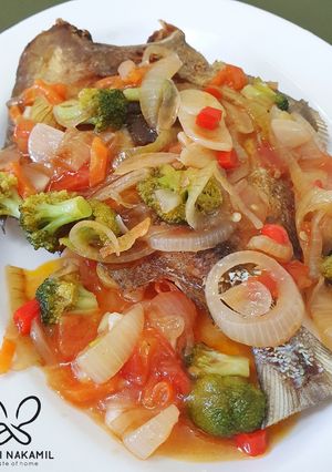 Foto resep Ikan Bawal Goreng Asam Manis Pedas