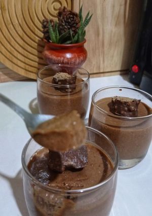 صورة لوصفة تحلية الشوكولا بالكاكي (البلاكمين)