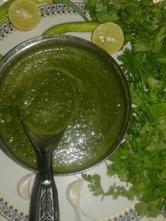धनिया चटनी (Dhaniya chutney recipe in Hindi) रेसिपी मुख्य फोटो