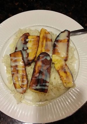 A picture of Brad's fried plantains over rice.
