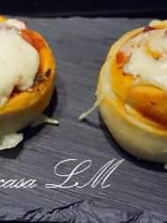 Una foto de Rollos de pizza