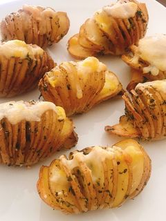 عکسی از دستور سیب زمینی تنوری آکاردئونی 🥔