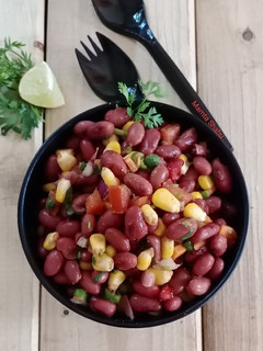 चटपटा राजमा कॉर्न सैलेड (chatpata rajma corn salad recipe in Hindi) रेसिपी मुख्य फोटो