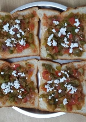 A picture of Bread Pizza.