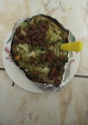 બેક્ડ પોટેટો (Baked Potato Recipe in Gujarati) રેસીપી મુખ્ય ફોટો