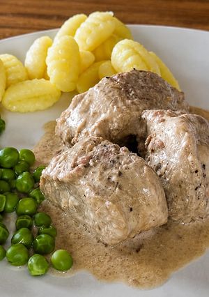 Una foto de Solomillo de cerdo en salsa de paté a la pimienta