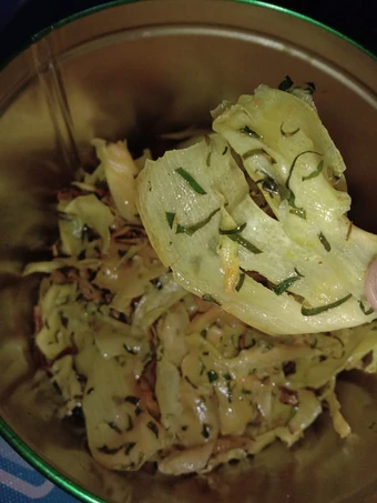 Langkah Gampang Menyiapkan Resep Keripik singkong daun jeruk yang Sempurna Anti Ribet, Uenak Banget