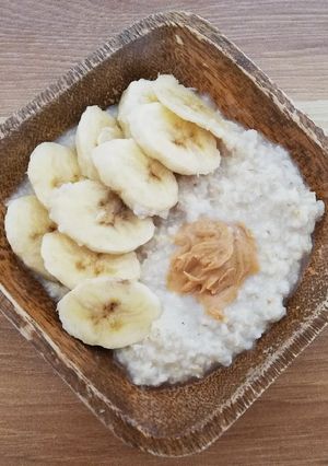 Una foto de Porridge de plátano y mantequilla de maní