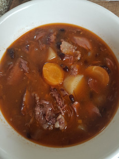 Una foto de Potaje cubano de frijoles negros