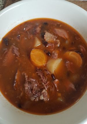 Una foto de Potaje cubano de frijoles negros