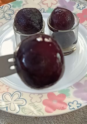 A picture of Gulab Jamun.